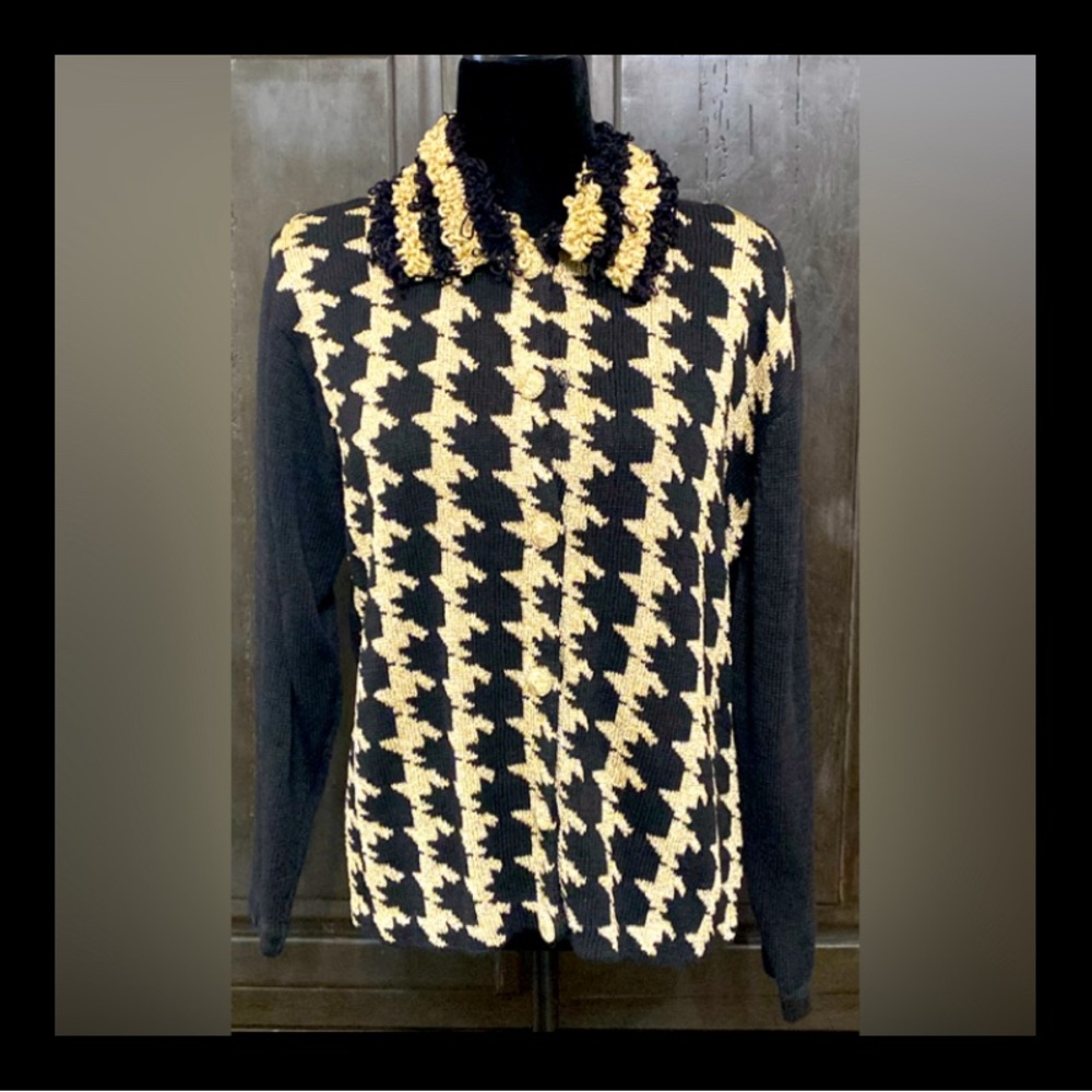 Victoria Harbour vintage gold blk sweater - Size Medium